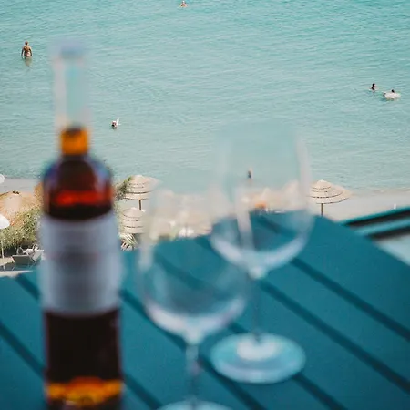 Resort 2 Bed With Sea Views In Trilogy, Seafront