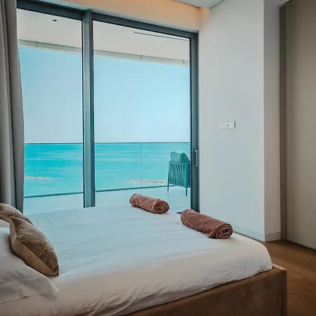 2 Bed With Sea Views In Trilogy, Seafront 리조트