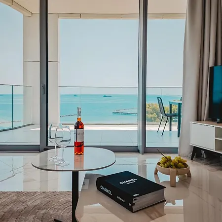 리조트 2 Bed With Sea Views In Trilogy, Seafront *