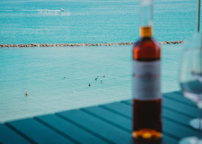 Rezort 2 Bed With Sea Views In Trilogy, Seafront