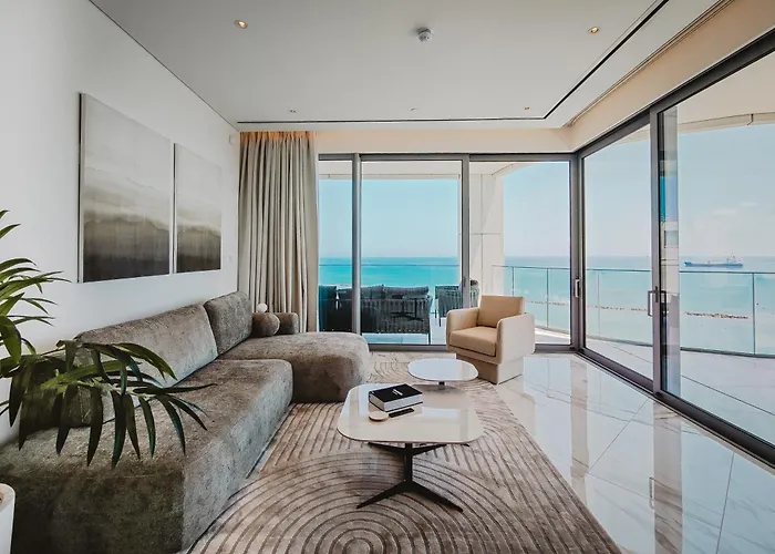 Rezort 2 Bed With Sea Views In Trilogy, Seafront Lemesos