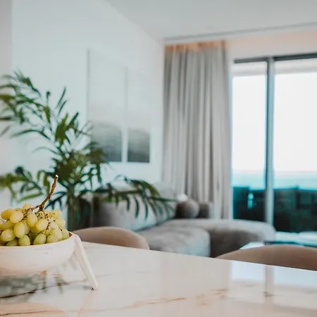 אתר נופש 2 Bed With Sea Views In Trilogy, Seafront