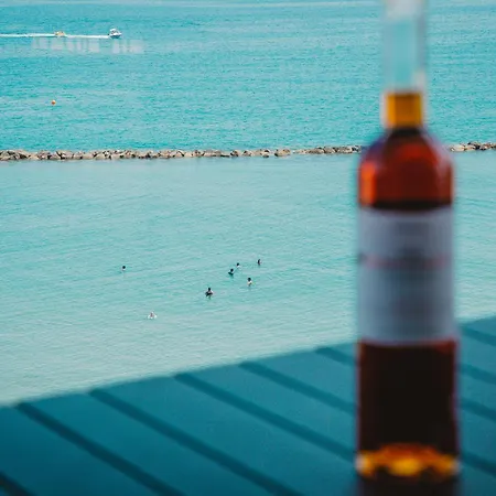 אתר נופש 2 Bed With Sea Views In Trilogy, Seafront