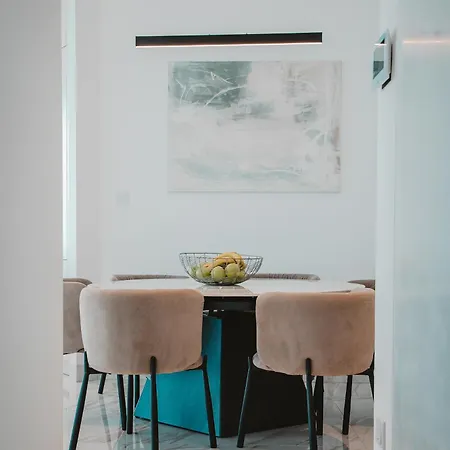 2 Bed With Sea Views In Trilogy, Seafront לימסול