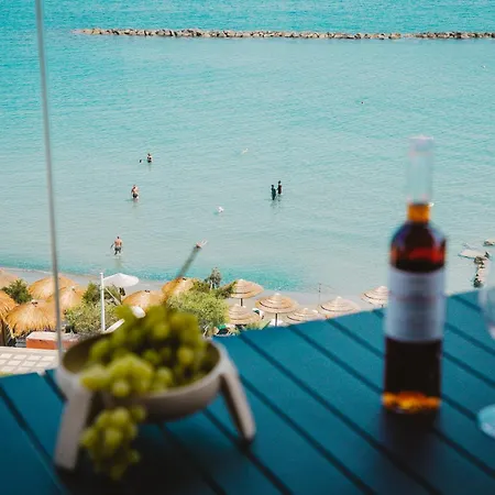 2 Bed With Sea Views In Trilogy, Seafront אתר נופש לימסול