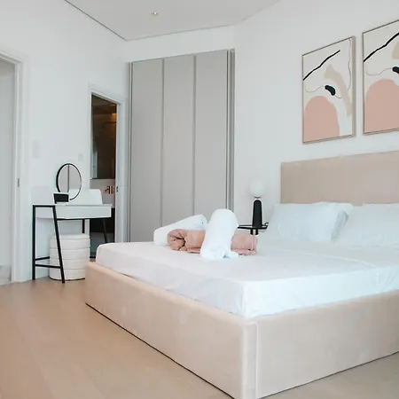 2 Bed With Sea Views In Trilogy, Seafront * לימסול