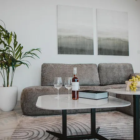 2 Bed With Sea Views In Trilogy, Seafront אתר נופש לימסול