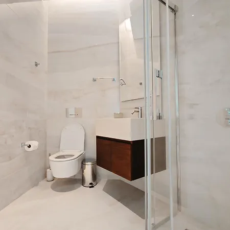 2 Bed With Sea Views In Trilogy, Seafront לימסול