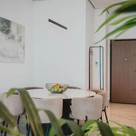 2 Bed With Sea Views In Trilogy, Seafront * לימסול