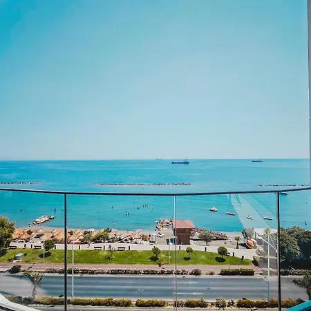 2 Bed With Sea Views In Trilogy, Seafront לימסול