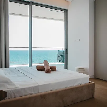 2 Bed With Sea Views In Trilogy, Seafront לימסול