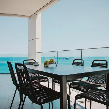 2 Bed With Sea Views In Trilogy, Seafront אתר נופש לימסול