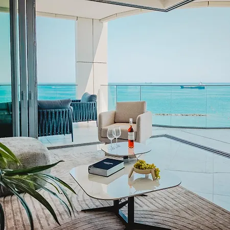 2 Bed With Sea Views In Trilogy, Seafront לימסול