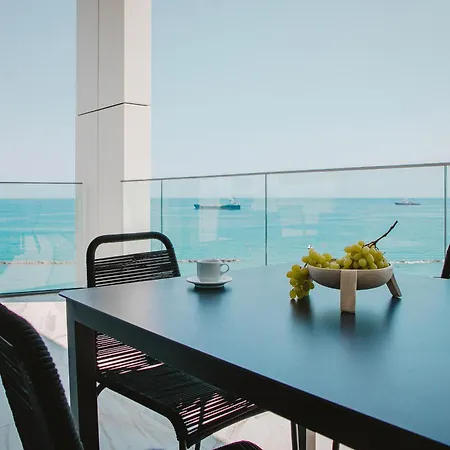 2 Bed With Sea Views In Trilogy, Seafront אתר נופש לימסול